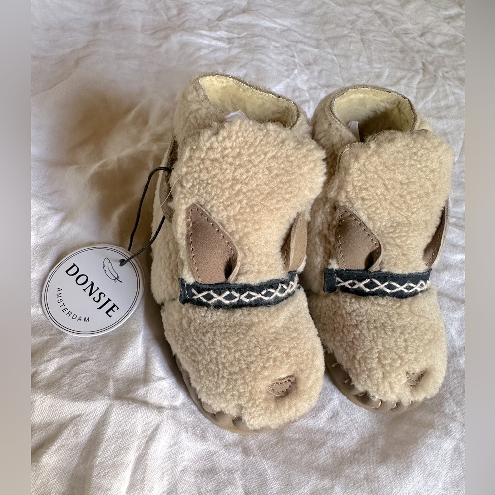 Absurdly adorable Alpaca lined booties for 18-24 months  by Donsje